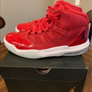 Jordan Max Aura women’s size 8